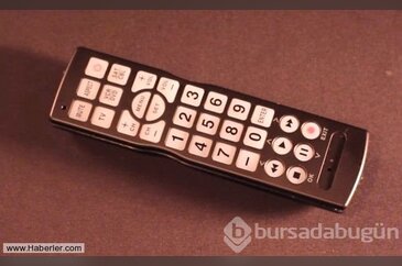 Yastıktan televizyon kumandası yaptı