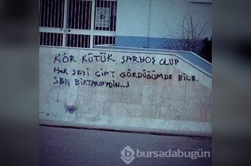 Duvara öyle bir yazı yazdı ki!