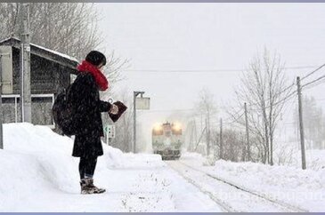 Koca tren sadece onun için geliyor!	