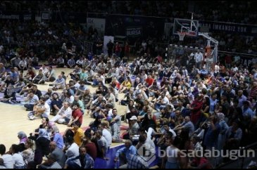 Bursa'da büyük kalabalık ne maç, ne konser için!