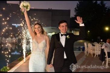Selen Metin  ile  Ayberk Aydın evlendi