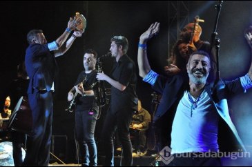Hakan Altun'dan Bursa'da aşk dolu şarkılar