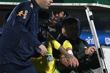 Neymar, Uruguay - Brezilya maçında talihsiz bir sakatlık yaşadı.