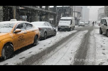 Hakkari'de kar ve tipi günlük yaşamı olumsuz etkiledi
