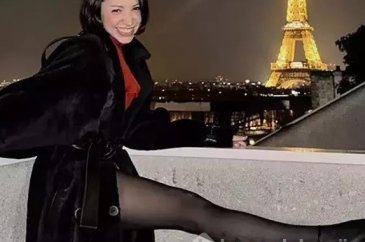 Zeynep Bastık, Paris'te çektiği kareleri paylaştı!
