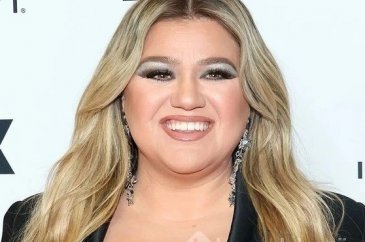 Şarkıcı Kelly Clarkson 20 kiloyu meğer böyle...