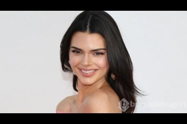 Kendall Jenner, İtalyan moda devi için poz v...