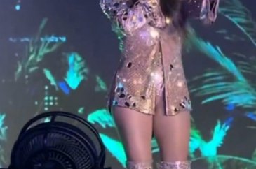 Jennifer Lopez yeni yaşını çok hareketli kut...