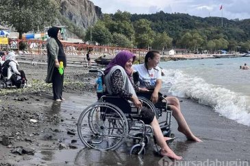 Engelli bireyler denizde eğlendiler