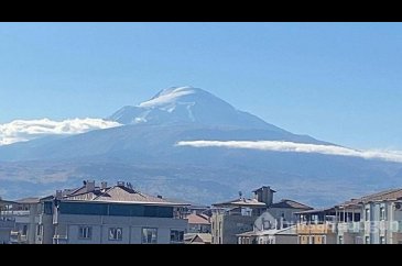 Ağrı Dağı'nın zirvesi beyaza büründü