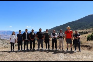 Doğaseverlerin zirveye zorlu yürüyüşü