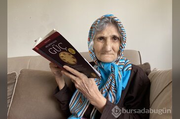 Bir gözü görmeyen 70 yaşındaki Sema teyze kitap okumaktan ve örgü ö...
