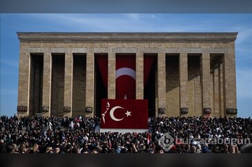 Tüm yurtta hayat saat 9'u 5 geçe durdu!