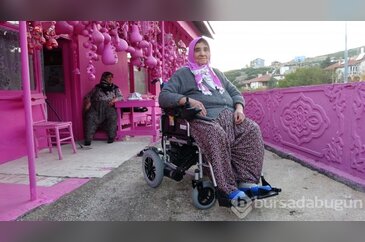 75 yaşına kadar bütün hayatını pembeye boyadı, akülü arabasına gücü...