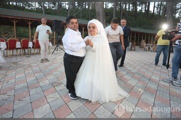 21 yıl sonra evlenerek aşklarına engel tanımayan cüce çift, anne ve...