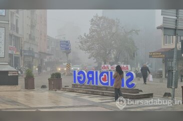 Sındırgı'daki yoğun sis sürücüleri zorladı