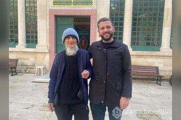 Sokaklarda geçen uzun yılların ardından 85 yaşında ilk kez bir ev s...
