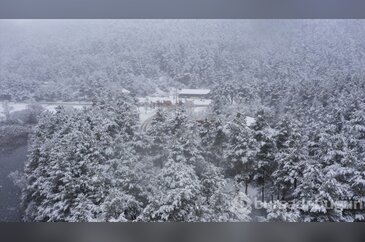 Beyaz örtü zirveleri teslim aldı