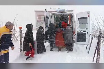 Sivas'ta hamile kadın rahatsızlandı, kapanan yolu açmak için ekiple...