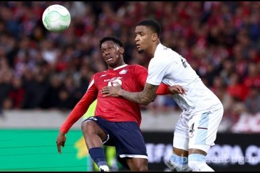 Lille-Aston Villa maçında ilginç an: Emilian...
