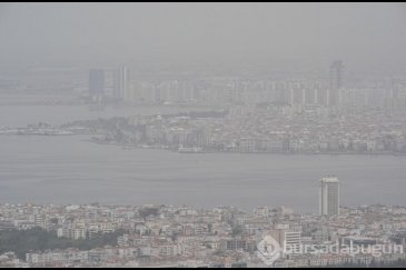 İzmir çöl tozu etkisinde: Görüş mesafesi düş...