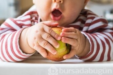 Bebeğinizin ek gıdaya hazır olduğu nasıl anl...