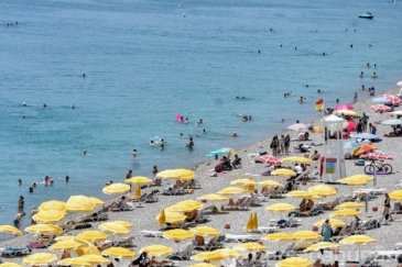 Antalya'da sıcaklık 43,7 derece olunca plajl...