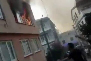 Bursa'da 3 katlı binada yangın paniği
