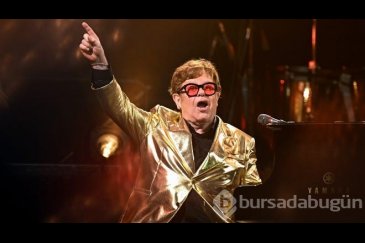 Başarılı şarkıcı Elton John görme sorunu yaş...