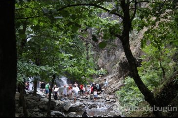 Bursa'da sıcak yaz günlerinde serinleten akt...