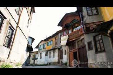 Bir dönemin parlayan mahallesi ayakta zor du...