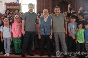 Gönüllü camiyi temizleyen adama çocuklardan ...