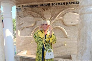 Safiye Soyman vefat eden oğluna çeşme yaptırdı!