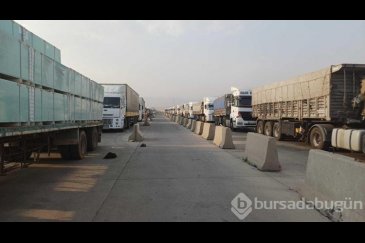Silopi'de hava sıcaklığı tır şoförlerini zor...