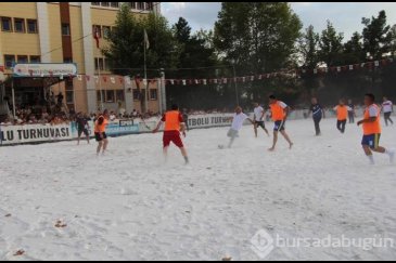 Çankırı tuz Festivali'nde tuz zeminde futbol...