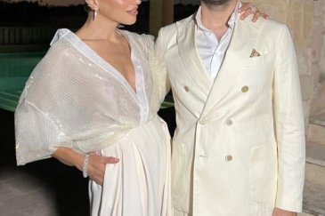 Burcu Esmersoy tatilde!