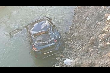 Otomobil Peri Çayı'na düştü, anne ve kızı ya...