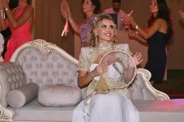Esra Erol'un kardeşi Eda Erol'un kına gecesi...