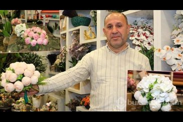Antalya'da yaz düğünlerinde şakayık buketler...