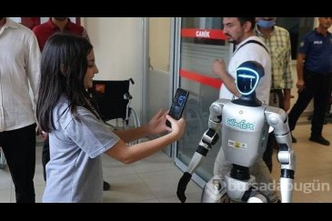 Robot Festman'a fahri kimlik belgesi