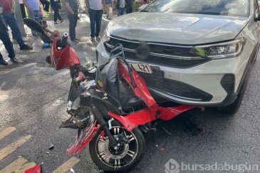 İki otomobilin arasında kağıt gibi ezildi