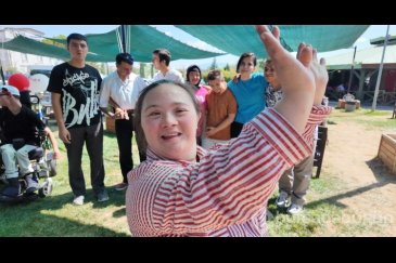 Özel çocuklar ve aileleri Gediz'de piknik yaptı