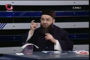 C&Uuml;BBELİ HOCA YILBAŞI KUTLAMALARINA DEĞİNDİ