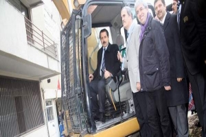 STADYUM'DA MEYDAN İ&Ccedil;İN İLK YIKIMI BAKAN &Ccedil;ELİK YAPTI