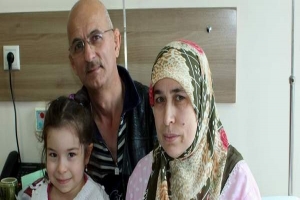 EŞİNE YENİ YIL HEDİYESİ B&Ouml;BREĞİNİ VERDİ