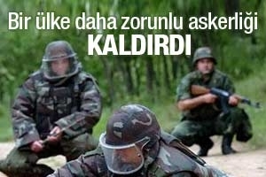 BİR &Uuml;LKE DAHA MECBURİ ASKERLİĞİ KALDIRDI