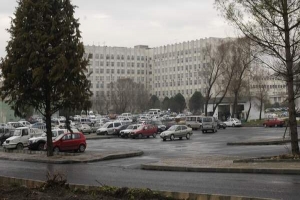 &Uuml;NİVERSİTEDE TRAFİK VE OTOPARK SORUNU &Ccedil;&Ouml;Z&Uuml;L&Uuml;YOR