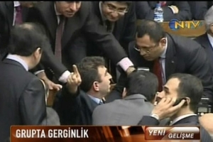 AK PARTİ GRUBUNDA GERGİNLİK