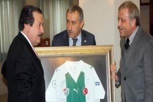 BURSASPOR Y&Ouml;NETİMİNDEN CAVİT &Ccedil;AĞLAR'A ZİYARET