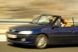 &Uuml;ST&Uuml; A&Ccedil;IK OTOMOBİLLERLE GELEN TEHLİKE
